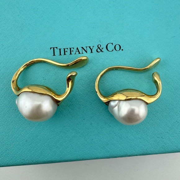 Vintage Tiffany & Co. Elsa Peretti Baroque Pearl Cuff 18k Yellow Gold Earrings - Picture 5 of 10